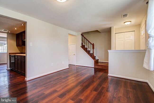 Building Photo - 6324 Lightburn Ct
