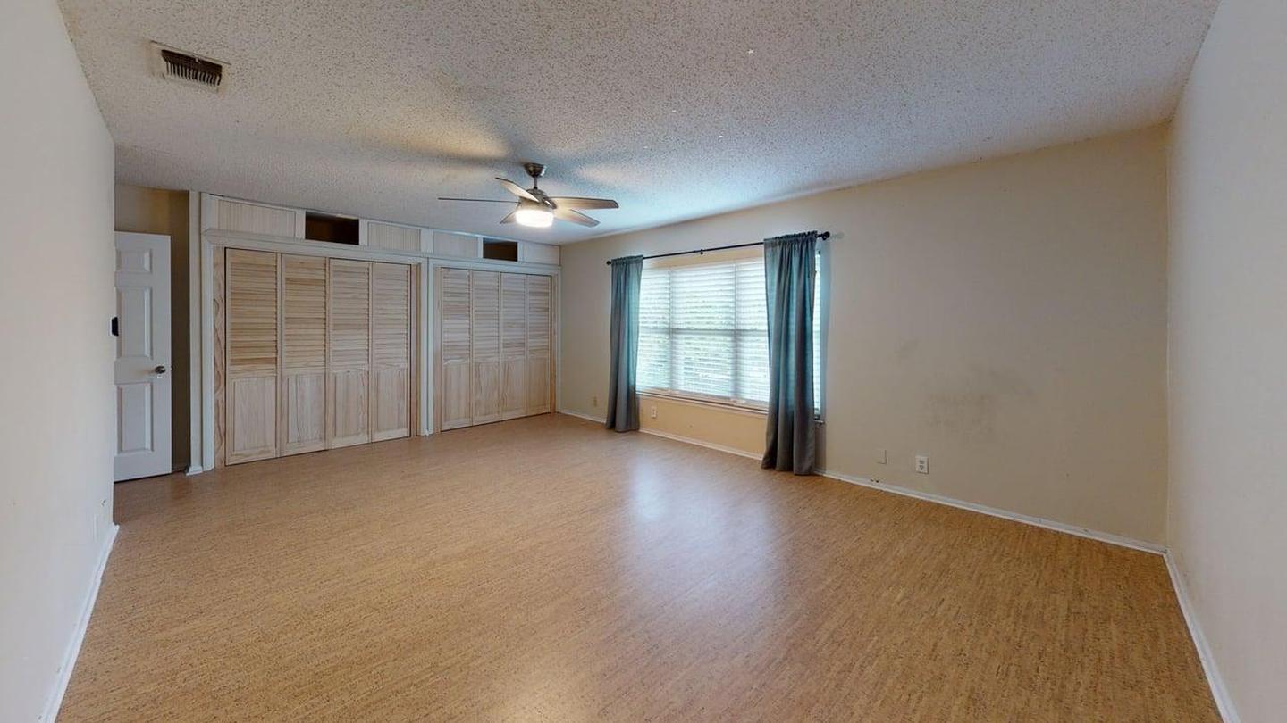 Building Photo - Spacious San Antonio home with open layout...