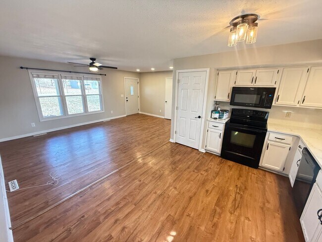 Building Photo - 3 Bed 1 Bath Ozark, MO