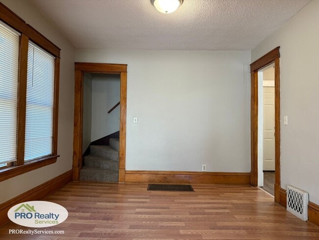 Building Photo - Updated 3 Bedroom House **Free November Rent with a November 2025 Move In**