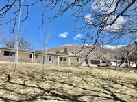 Building Photo - Spacious 5-Bedroom Home in Fruit Heights