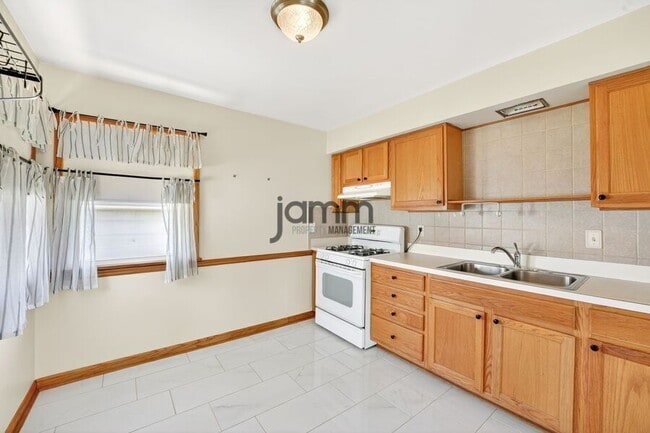 Building Photo - 16261 Remora Blvd