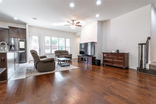 Building Photo - 2913 Zelma Dr