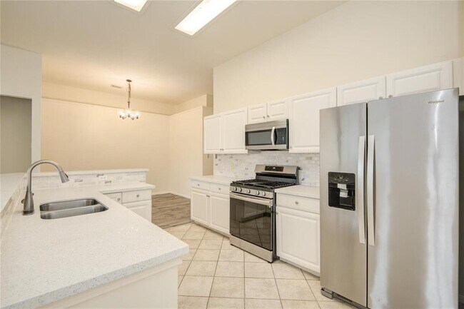 Building Photo - 9719 Goldenglade Dr