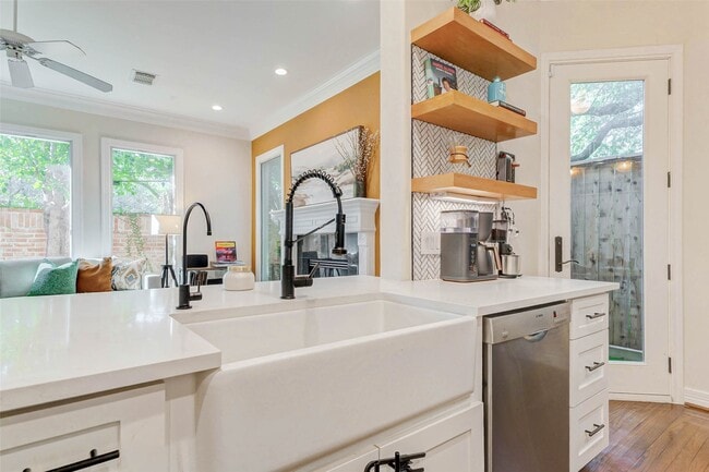 Building Photo - 2828 W Holcombe Blvd