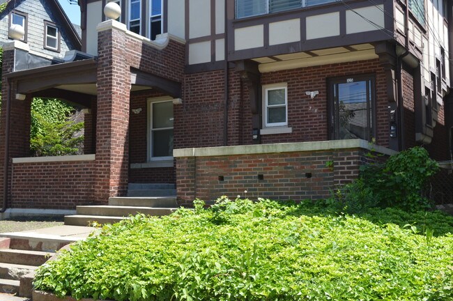 Primary Photo - 325 W 9th St