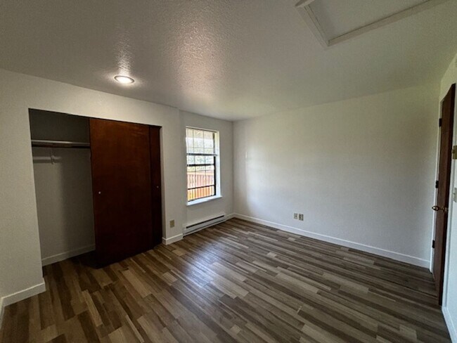 Building Photo - Spacious, two bedrooms, one bath in the Ro...