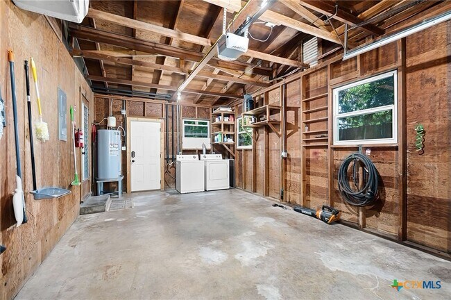 Building Photo - 2052 Gruene Rd