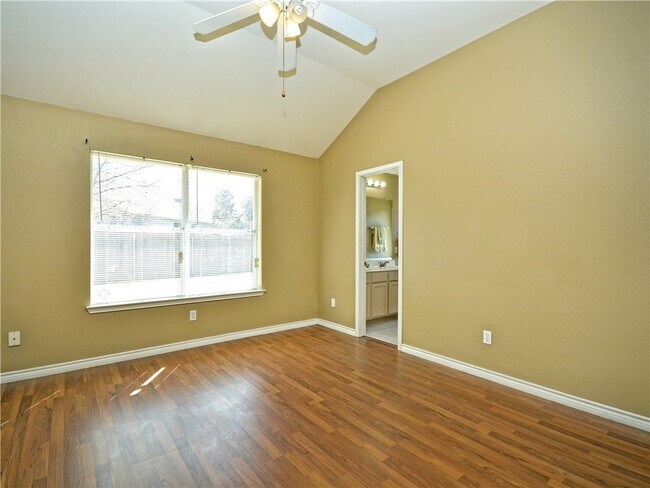 Building Photo - CHARMING CHANDLER CREEK HOME