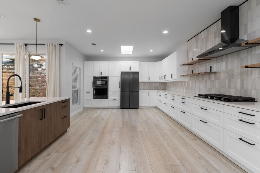 Building Photo - 14140 Regency Pl
