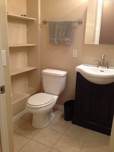 Building Photo - 5404 Balboa Arms Dr