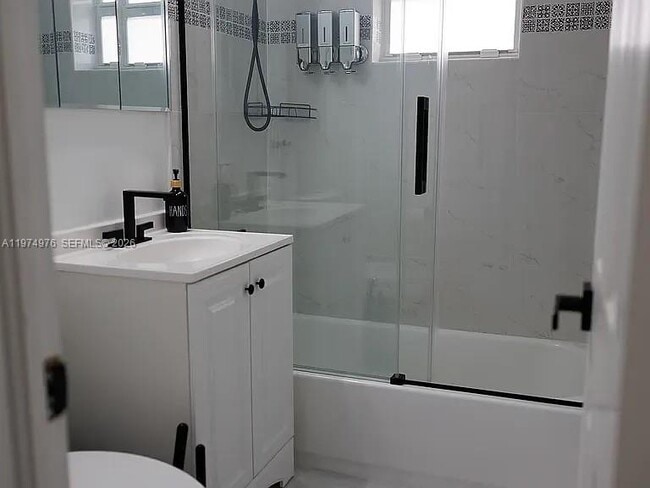 Building Photo - 1649 NE 8th Ave