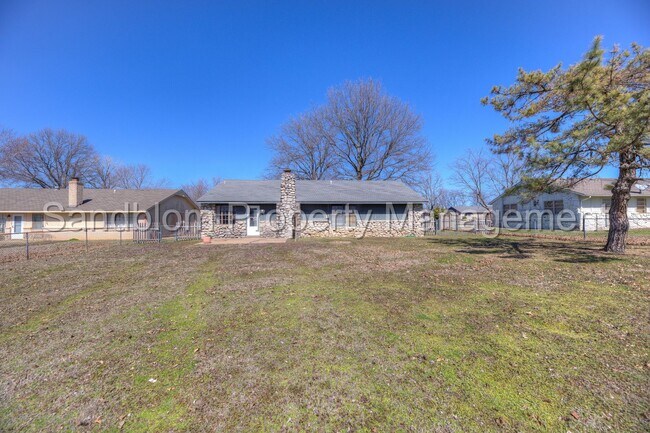 Building Photo - For Lease | Owasso | $1600/mo | Available ...