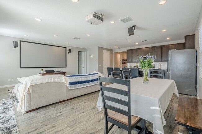 Building Photo - 9935 E Thornbush Ave