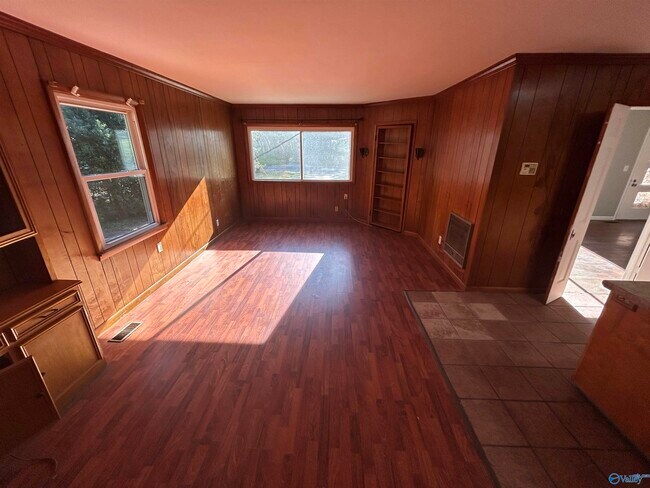 Building Photo - 4103 Lakeview Dr NW