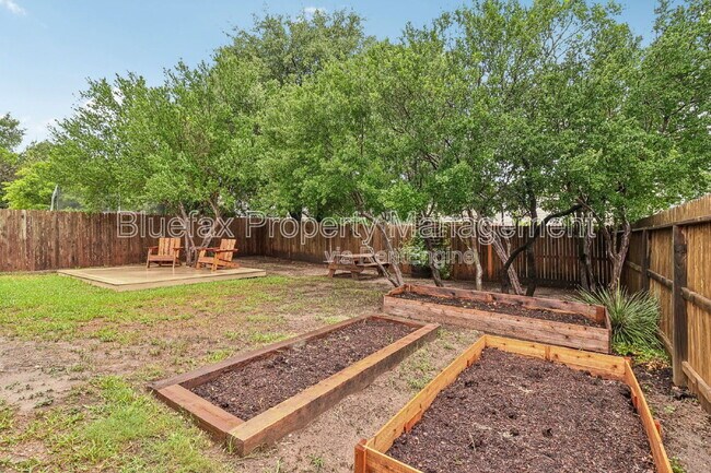 Building Photo - 1529 Desert Candle