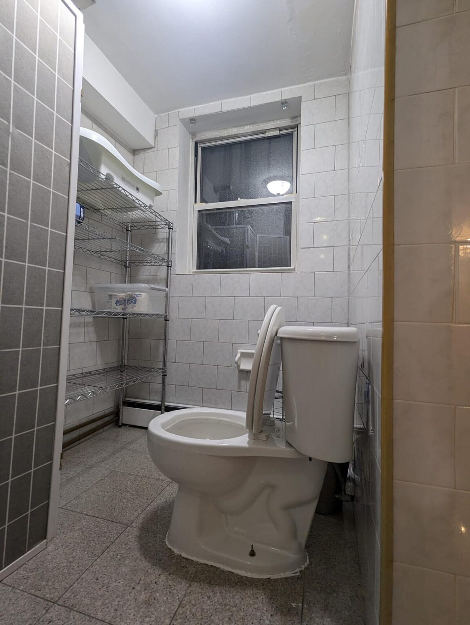 Building Photo - 304 E 34th St