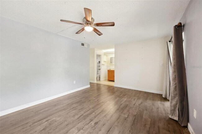 Building Photo - 610 Cranes Way