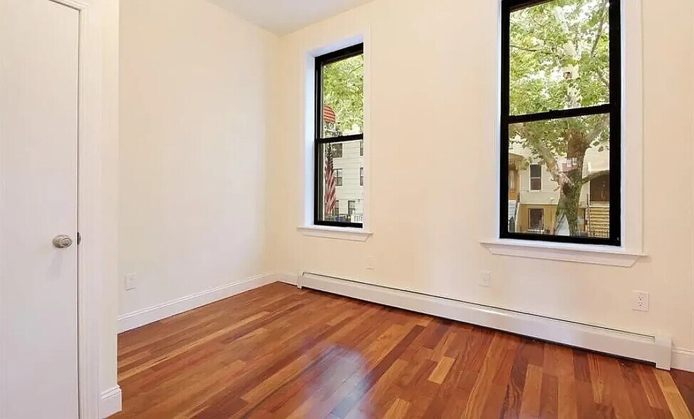 Building Photo - 1215 Hancock St