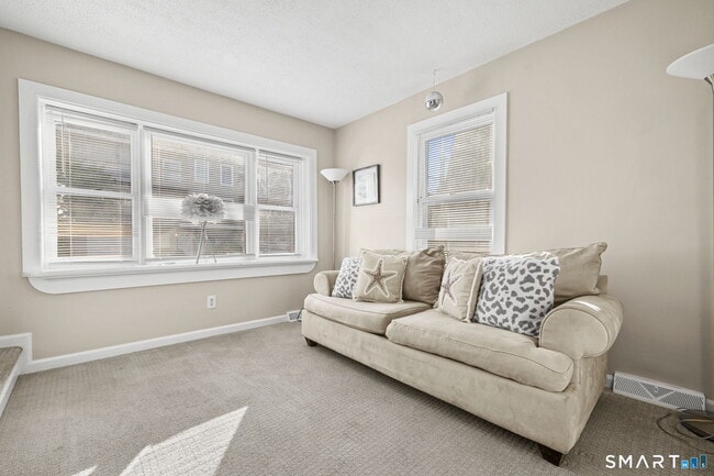 Building Photo - 116 College Pl