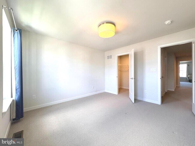 Building Photo - 113 Wynstone Ct