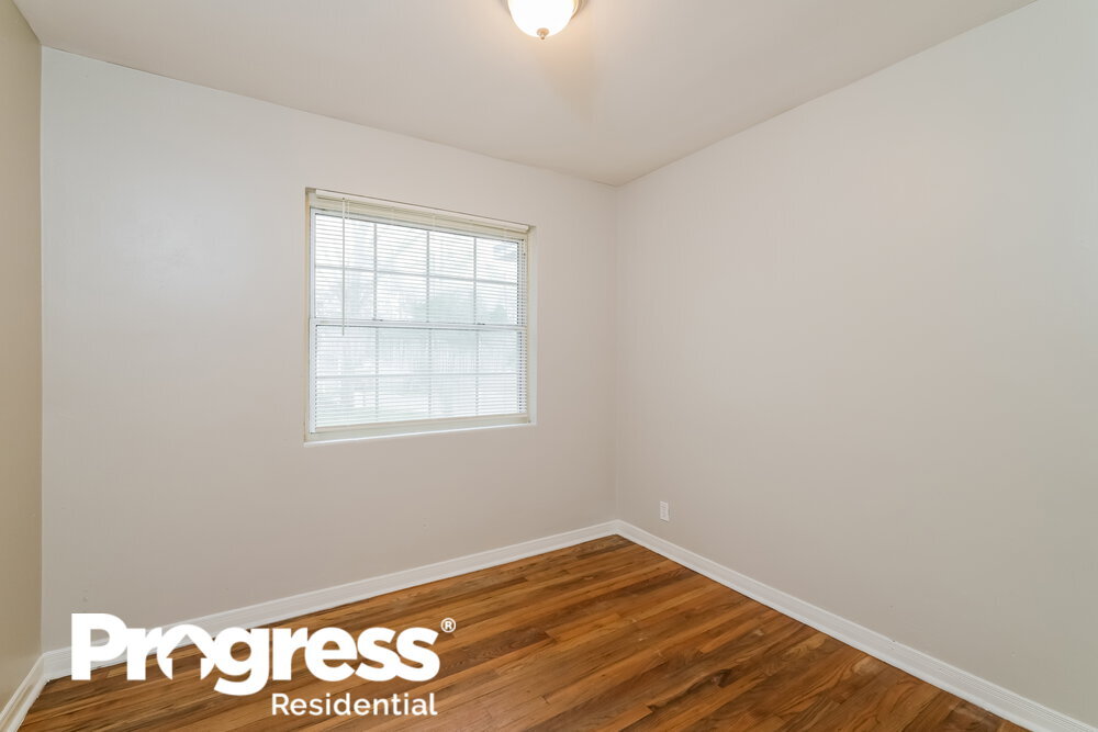 Building Photo - 7244 Rhode Island Dr E