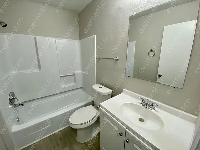 Building Photo - 63 Hill Ln
