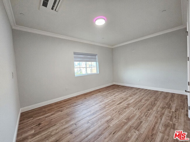 Building Photo - 944 S Serrano Ave