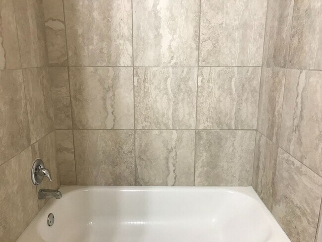 Building Photo - Townhome for rent