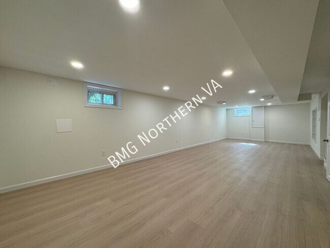 Building Photo - 7046 Lee Park Ct