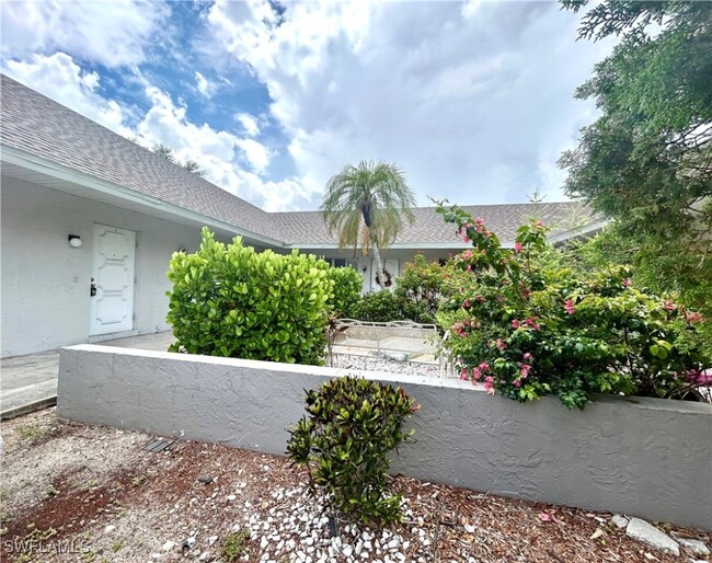 Building Photo - 202 SE 24th Ave