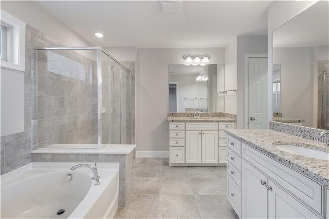 Building Photo - 2541 Sibley Dr