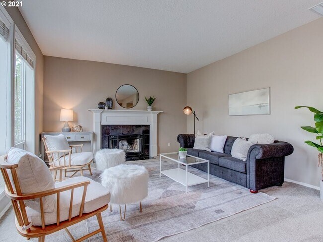 Building Photo - Sought after Remington 4bed 2.5bath with Lots of Yard Space!