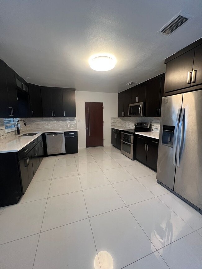 Building Photo - 7210 Seminole Dr