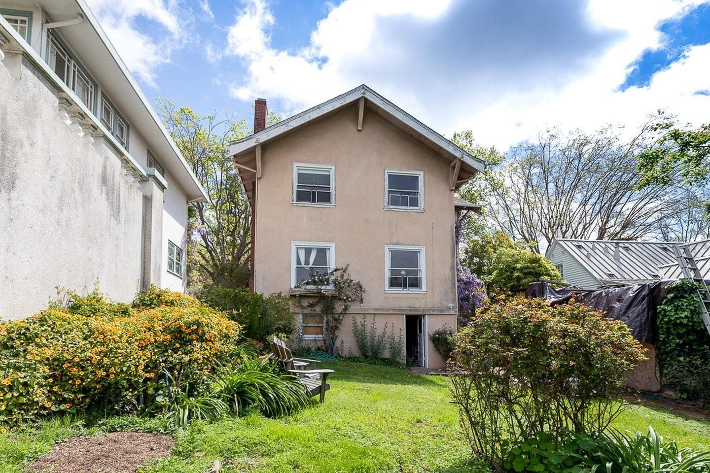 Building Photo - Large North Berkeley gem