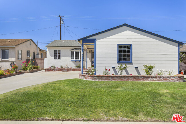Building Photo - 13219 S Clydepark Ave