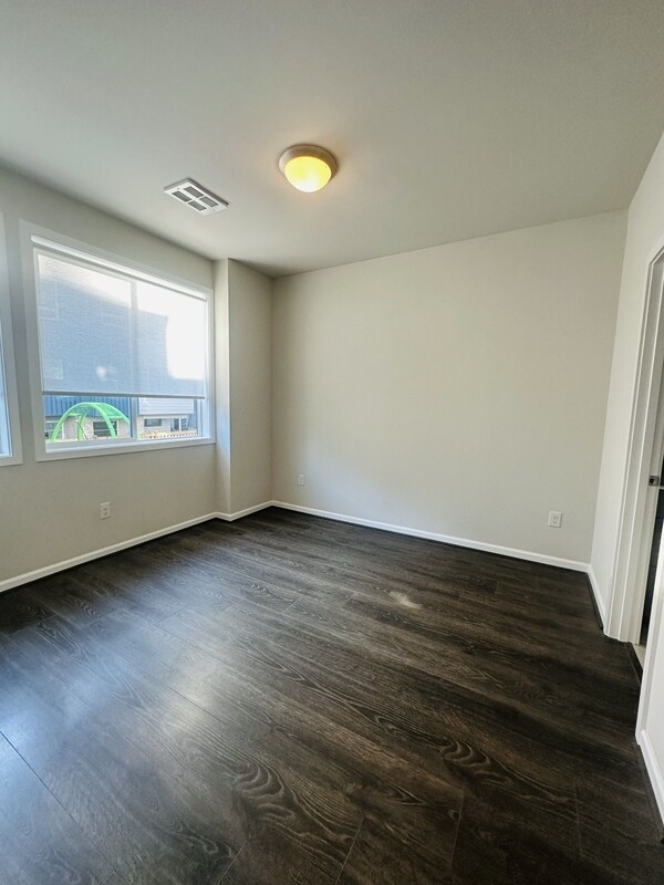 Building Photo - 7629 NE 122nd Ct