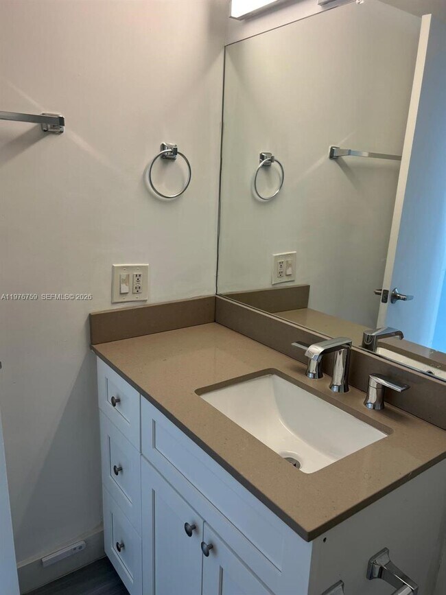 Building Photo - 8101 Crespi Blvd