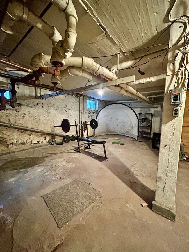 Building Photo - 2115 E 1st St