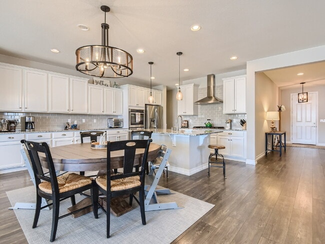 Building Photo - Castle Oaks 6 Bedroom Home With Finished Basement (Available September 7th)