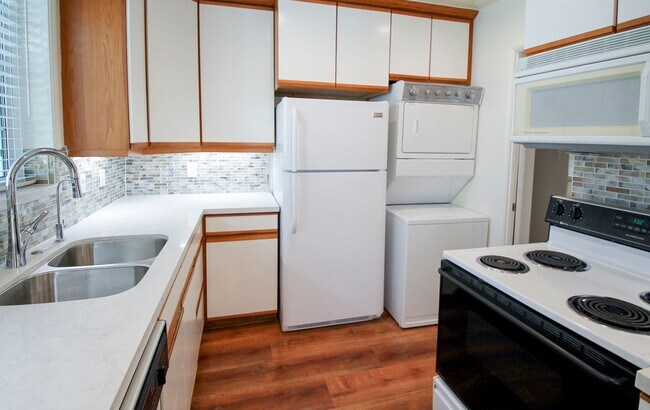 Building Photo - Remodeled 3-Bed Charmer Steps from Ventura Blvd
