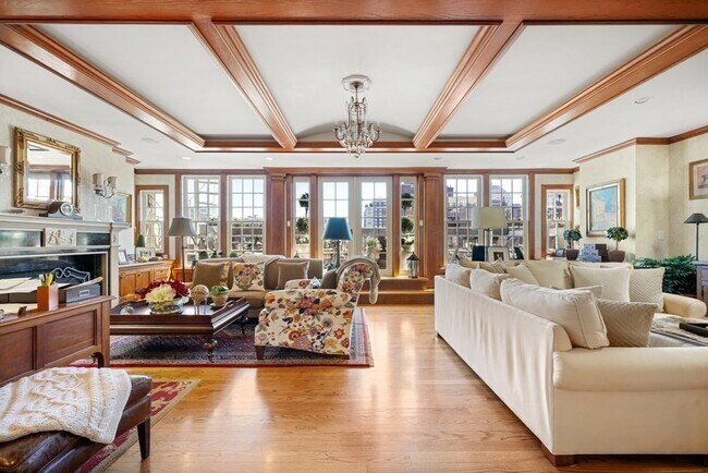 Primary Photo - 95 Beacon St