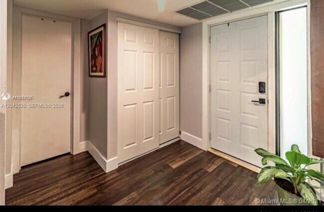 Building Photo - 3833 Cocoplum Cir