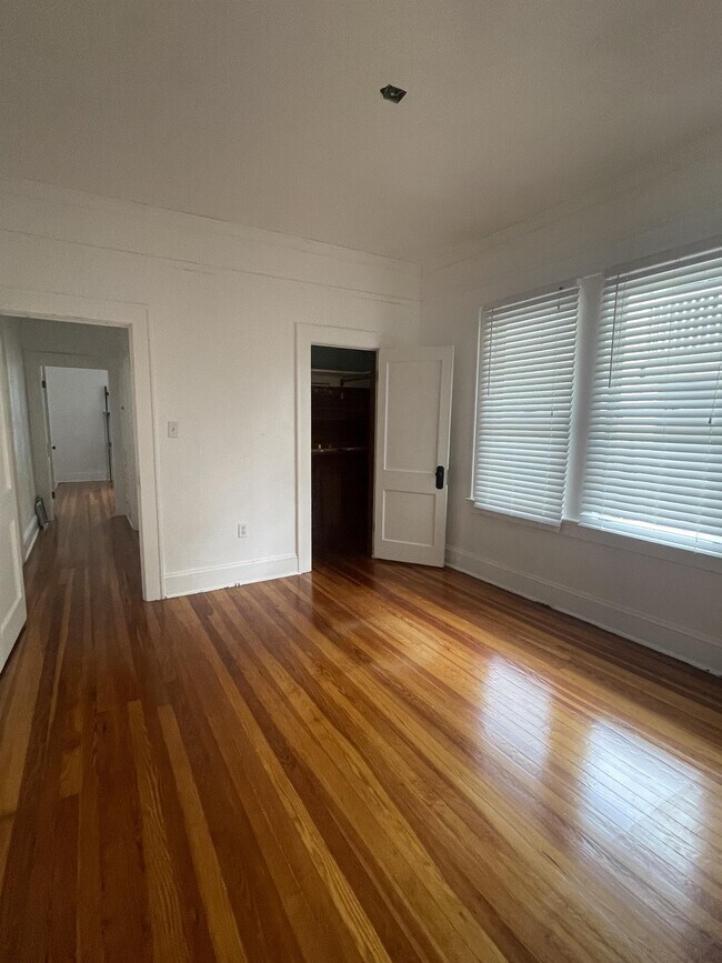 Building Photo - 2501 Oberlin Ave