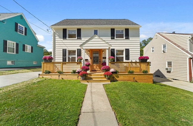 Building Photo - 116 Mary St