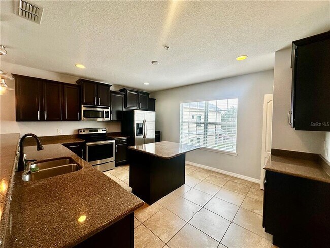 Building Photo - 373 Old Farm Ln