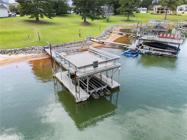 Building Photo - 61 View Point Dr