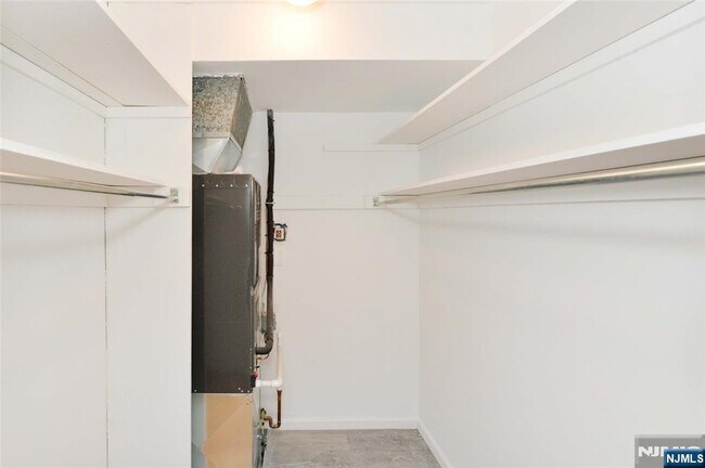 Building Photo - 20-30-30 Ridge Rd