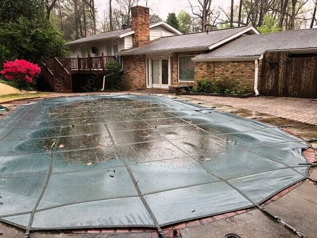 Building Photo - 2570 Northside Dr NW