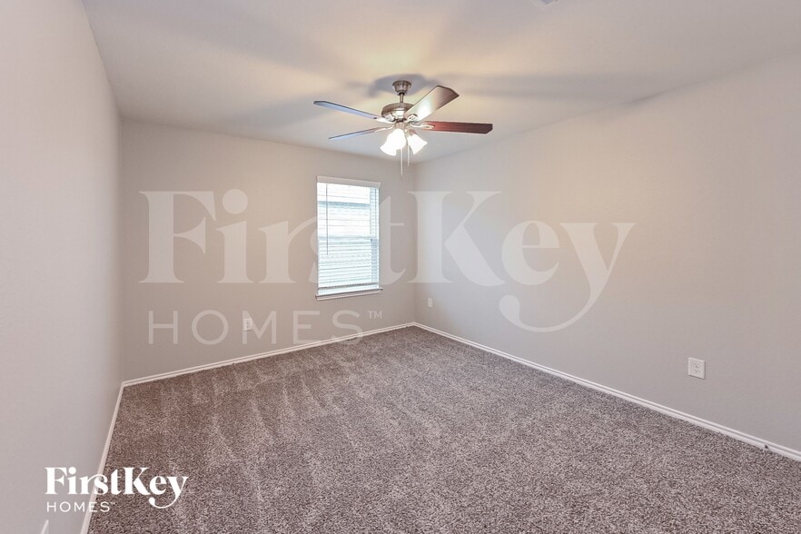 Building Photo - 5835 Big Bluestem Ln